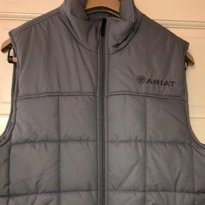 NWOT-MEN'S ARIAT CRIUS VEST Size S/P